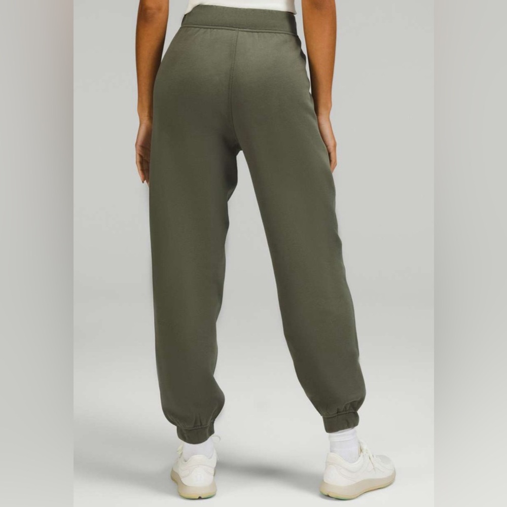 ⭐️Host Pick⭐️ Lululemon Relaxed High-Rise Jogger - Picture 7 of 11